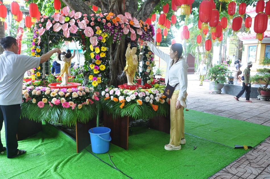 11 ĐÓN KHÁCH, TẮM PHẬT , LƯU NIỆM 11 ĐÓN KHÁCH, TẮM PHẬT , LƯU NIỆM
