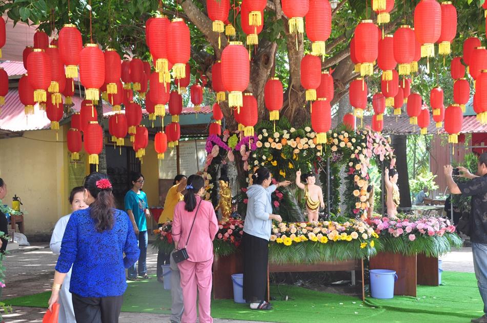 11 ĐÓN KHÁCH, TẮM PHẬT , LƯU NIỆM 11 ĐÓN KHÁCH, TẮM PHẬT , LƯU NIỆM