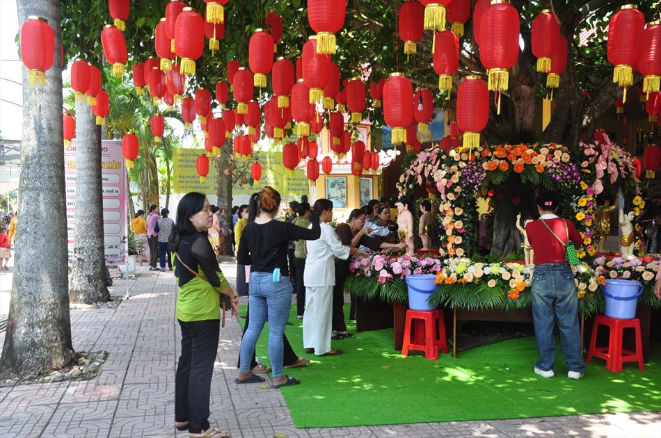 11 ĐÓN KHÁCH, TẮM PHẬT , LƯU NIỆM 11 ĐÓN KHÁCH, TẮM PHẬT , LƯU NIỆM