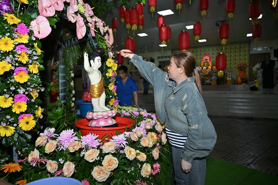 11 ĐÓN KHÁCH, TẮM PHẬT , LƯU NIỆM 11 ĐÓN KHÁCH, TẮM PHẬT , LƯU NIỆM
