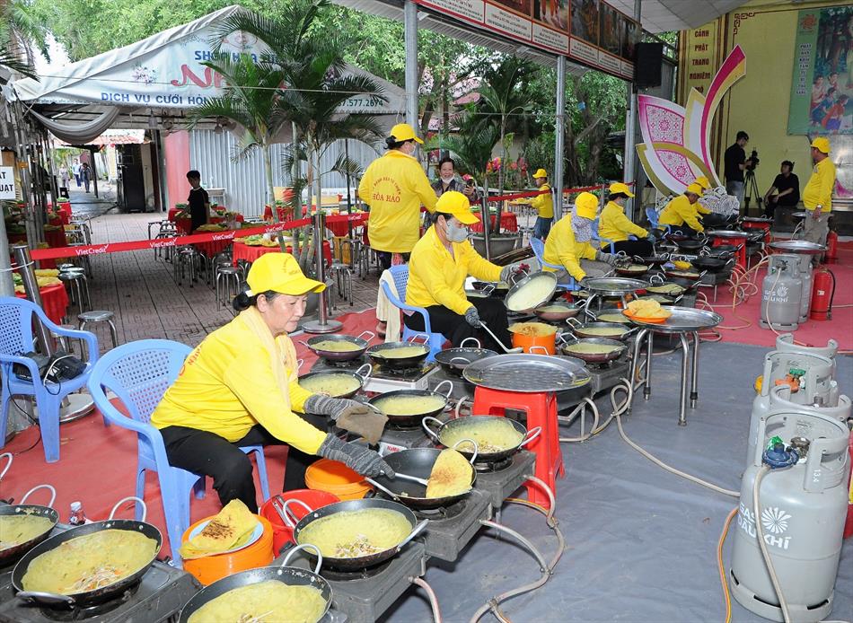 10 LỄ HỘI BÁNH XÈO QUY MÔ LỚN 10 LỄ HỘI BÁNH XÈO QUY MÔ LỚN