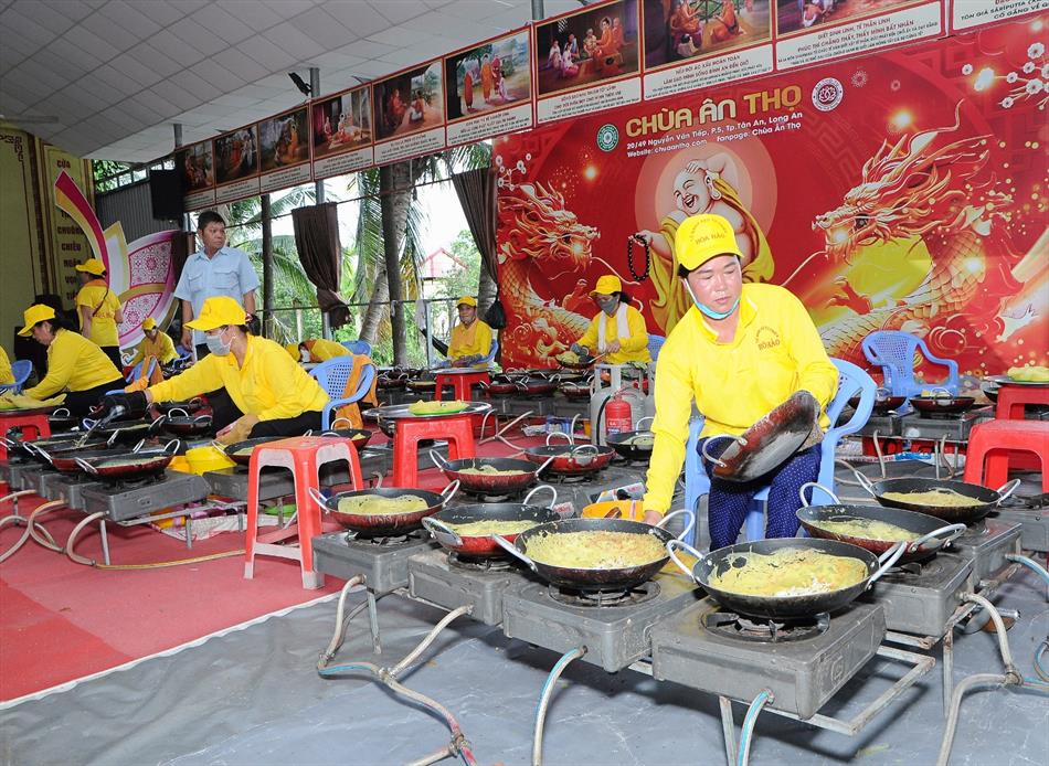 10 LỄ HỘI BÁNH XÈO QUY MÔ LỚN 10 LỄ HỘI BÁNH XÈO QUY MÔ LỚN