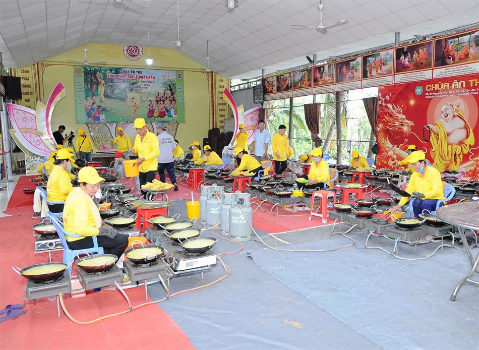 10 LỄ HỘI BÁNH XÈO QUY MÔ LỚN 10 LỄ HỘI BÁNH XÈO QUY MÔ LỚN