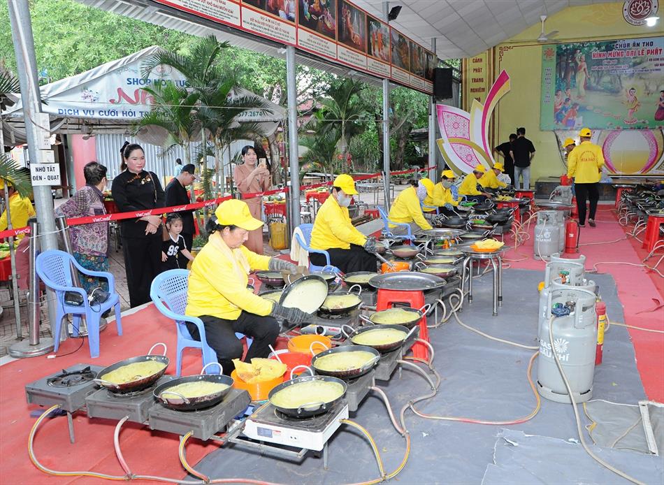 10 LỄ HỘI BÁNH XÈO QUY MÔ LỚN 10 LỄ HỘI BÁNH XÈO QUY MÔ LỚN