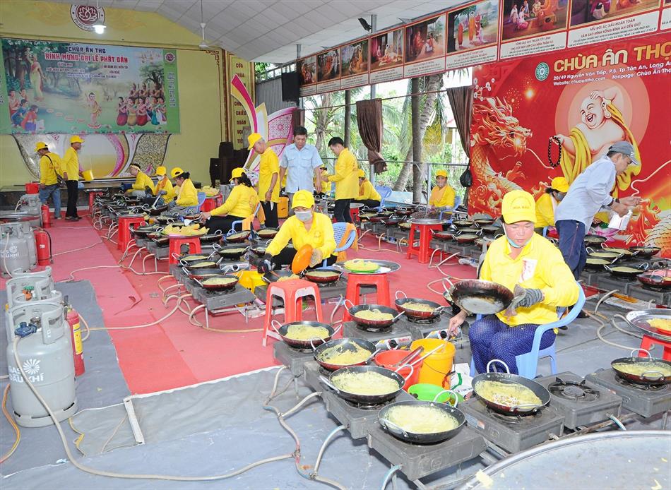 10 LỄ HỘI BÁNH XÈO QUY MÔ LỚN 10 LỄ HỘI BÁNH XÈO QUY MÔ LỚN