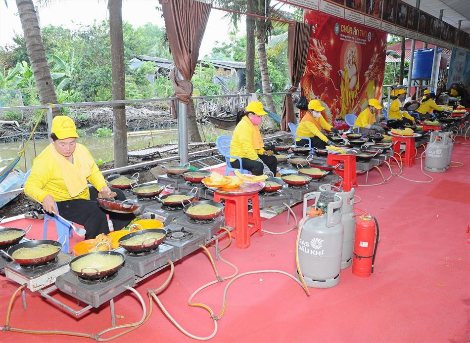 10 LỄ HỘI BÁNH XÈO QUY MÔ LỚN 10 LỄ HỘI BÁNH XÈO QUY MÔ LỚN