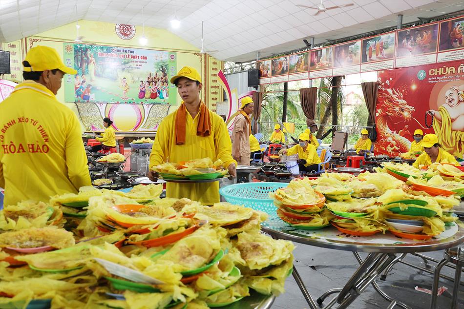 10 LỄ HỘI BÁNH XÈO QUY MÔ LỚN 10 LỄ HỘI BÁNH XÈO QUY MÔ LỚN