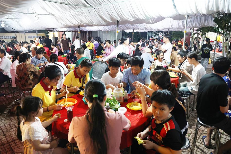 10 LỄ HỘI BÁNH XÈO QUY MÔ LỚN 10 LỄ HỘI BÁNH XÈO QUY MÔ LỚN