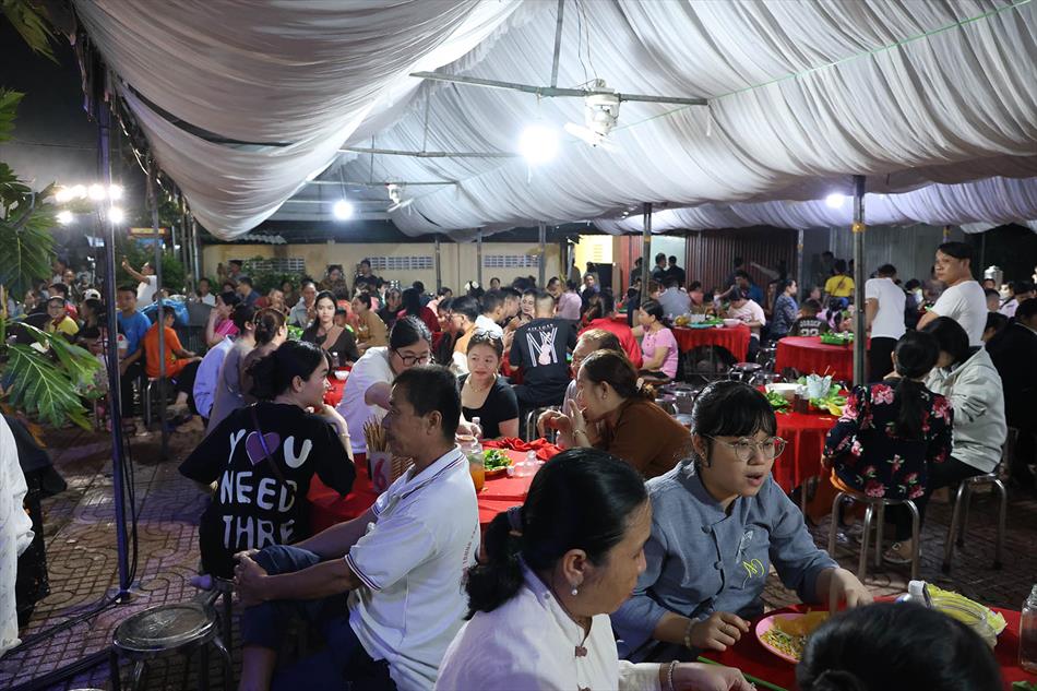 10 LỄ HỘI BÁNH XÈO QUY MÔ LỚN 10 LỄ HỘI BÁNH XÈO QUY MÔ LỚN