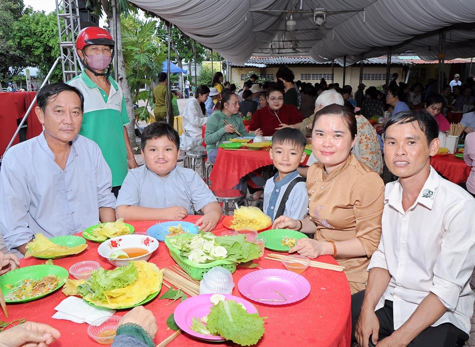 10 LỄ HỘI BÁNH XÈO QUY MÔ LỚN 10 LỄ HỘI BÁNH XÈO QUY MÔ LỚN