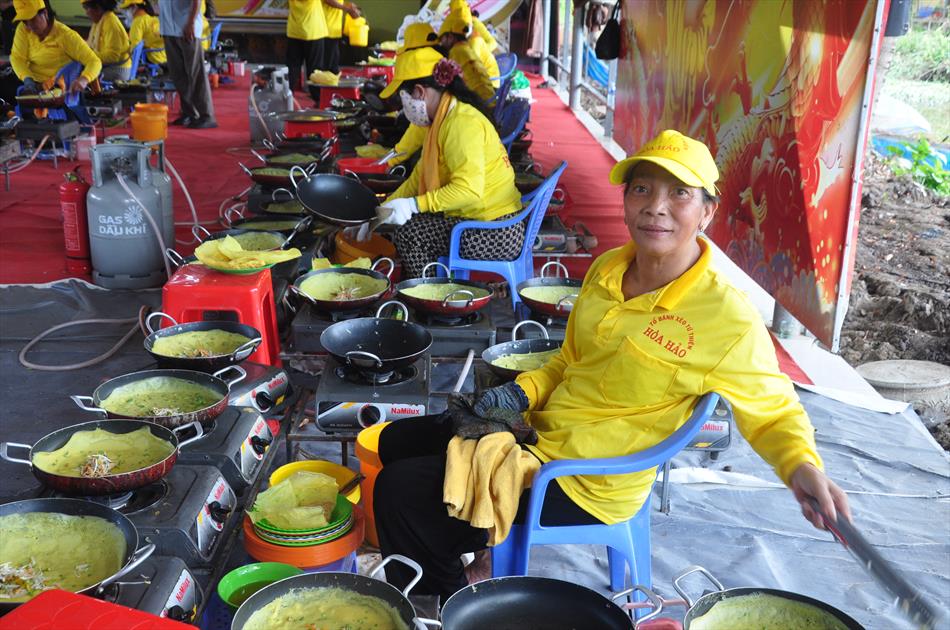 10 LỄ HỘI BÁNH XÈO QUY MÔ LỚN 10 LỄ HỘI BÁNH XÈO QUY MÔ LỚN