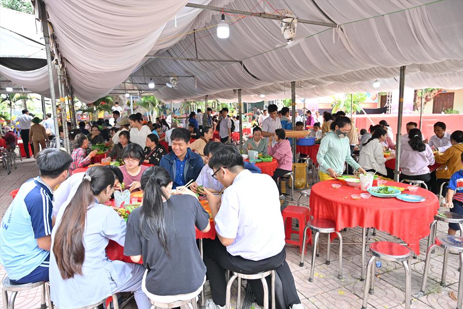 10 LỄ HỘI BÁNH XÈO QUY MÔ LỚN 10 LỄ HỘI BÁNH XÈO QUY MÔ LỚN