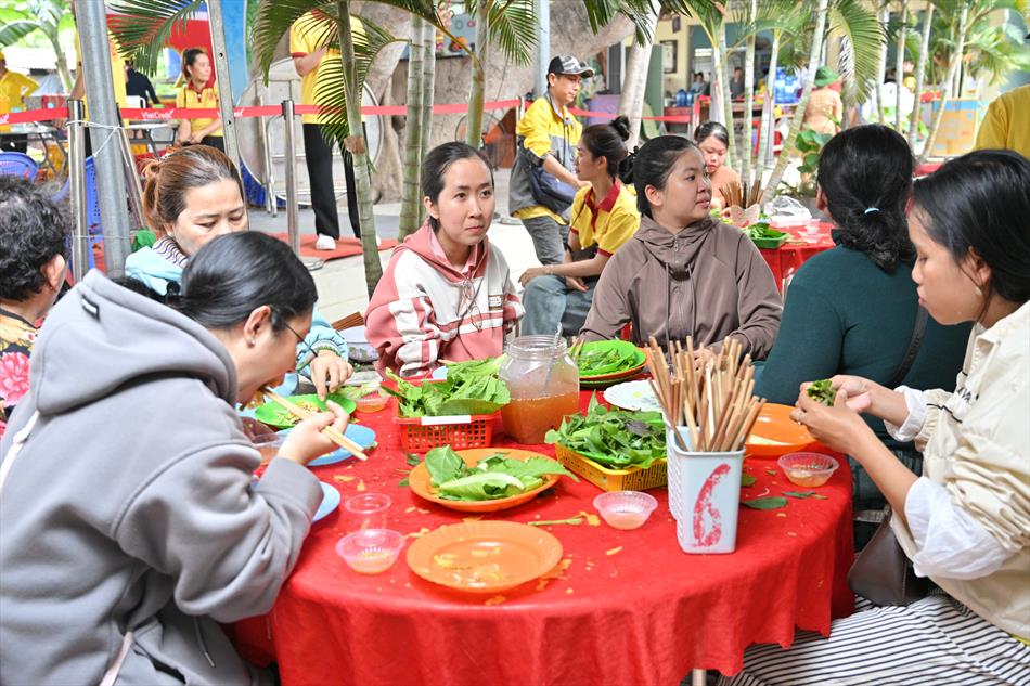 10 LỄ HỘI BÁNH XÈO QUY MÔ LỚN 10 LỄ HỘI BÁNH XÈO QUY MÔ LỚN