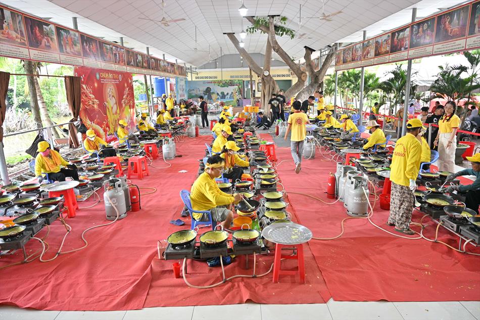 10 LỄ HỘI BÁNH XÈO QUY MÔ LỚN 10 LỄ HỘI BÁNH XÈO QUY MÔ LỚN