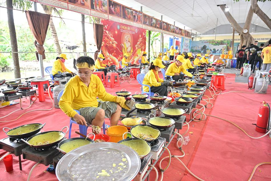 10 LỄ HỘI BÁNH XÈO QUY MÔ LỚN 10 LỄ HỘI BÁNH XÈO QUY MÔ LỚN
