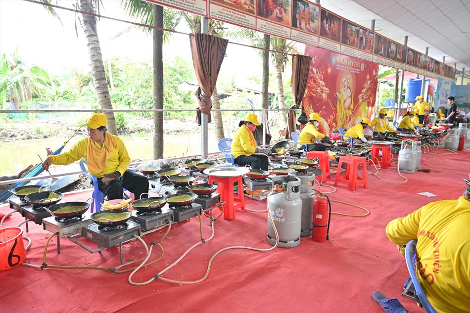 10 LỄ HỘI BÁNH XÈO QUY MÔ LỚN 10 LỄ HỘI BÁNH XÈO QUY MÔ LỚN