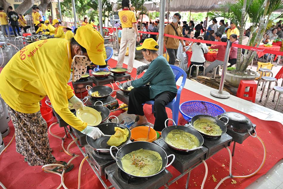 10 LỄ HỘI BÁNH XÈO QUY MÔ LỚN 10 LỄ HỘI BÁNH XÈO QUY MÔ LỚN