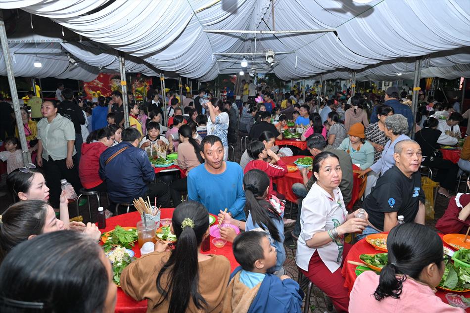 10 LỄ HỘI BÁNH XÈO QUY MÔ LỚN 10 LỄ HỘI BÁNH XÈO QUY MÔ LỚN