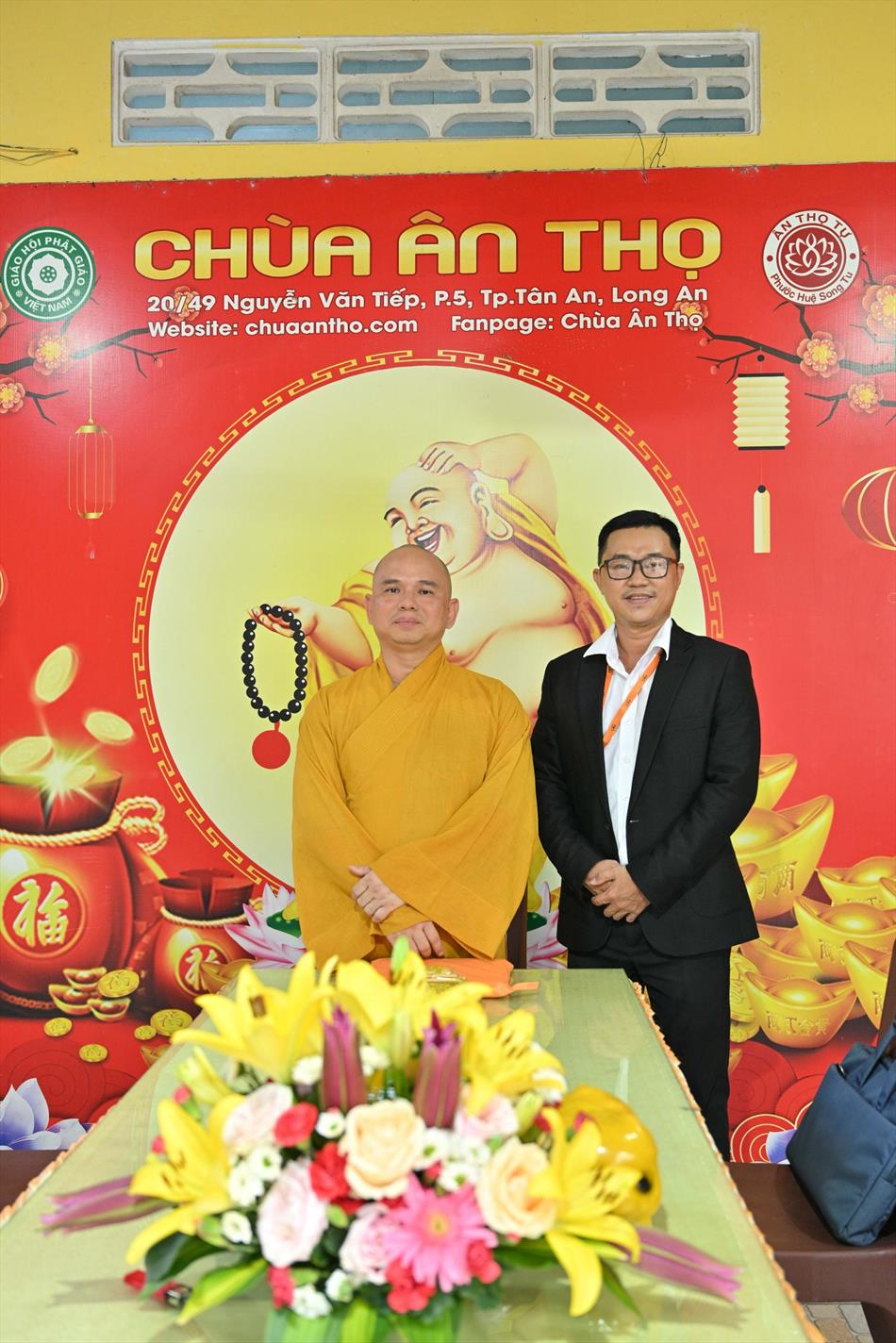 11 ĐÓN KHÁCH, TẮM PHẬT , LƯU NIỆM 11 ĐÓN KHÁCH, TẮM PHẬT , LƯU NIỆM