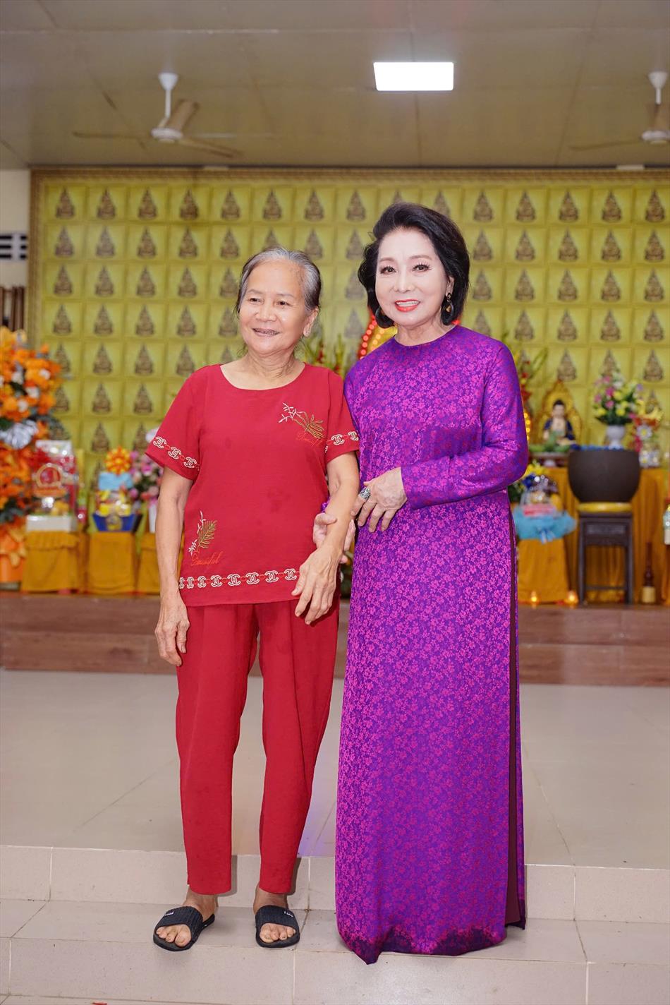 11 ĐÓN KHÁCH, TẮM PHẬT , LƯU NIỆM 11 ĐÓN KHÁCH, TẮM PHẬT , LƯU NIỆM