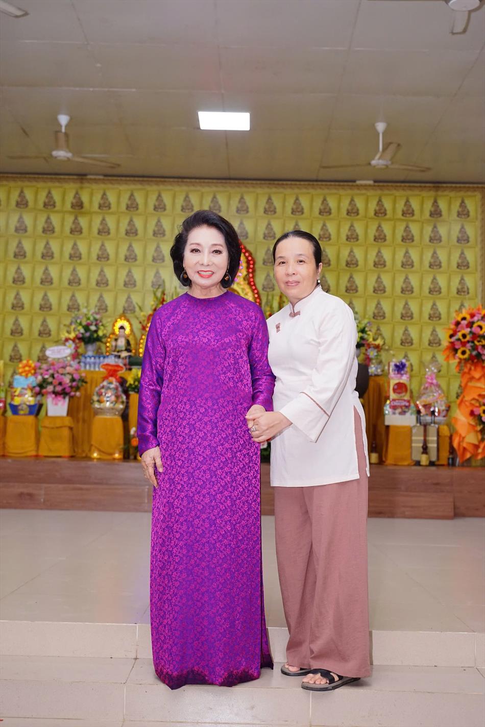 11 ĐÓN KHÁCH, TẮM PHẬT , LƯU NIỆM 11 ĐÓN KHÁCH, TẮM PHẬT , LƯU NIỆM