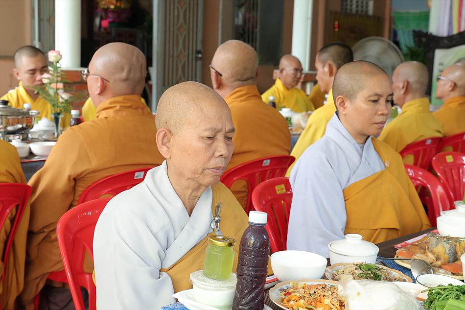2 CÚNG DƯỜNG TRAI TĂNG 2 CÚNG DƯỜNG TRAI TĂNG