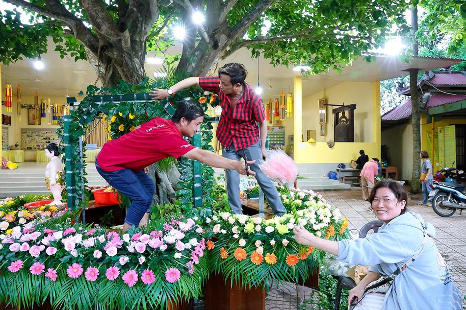 2 KHÔNG GIAN TẮM PHẬT 2 KHÔNG GIAN TẮM PHẬT
