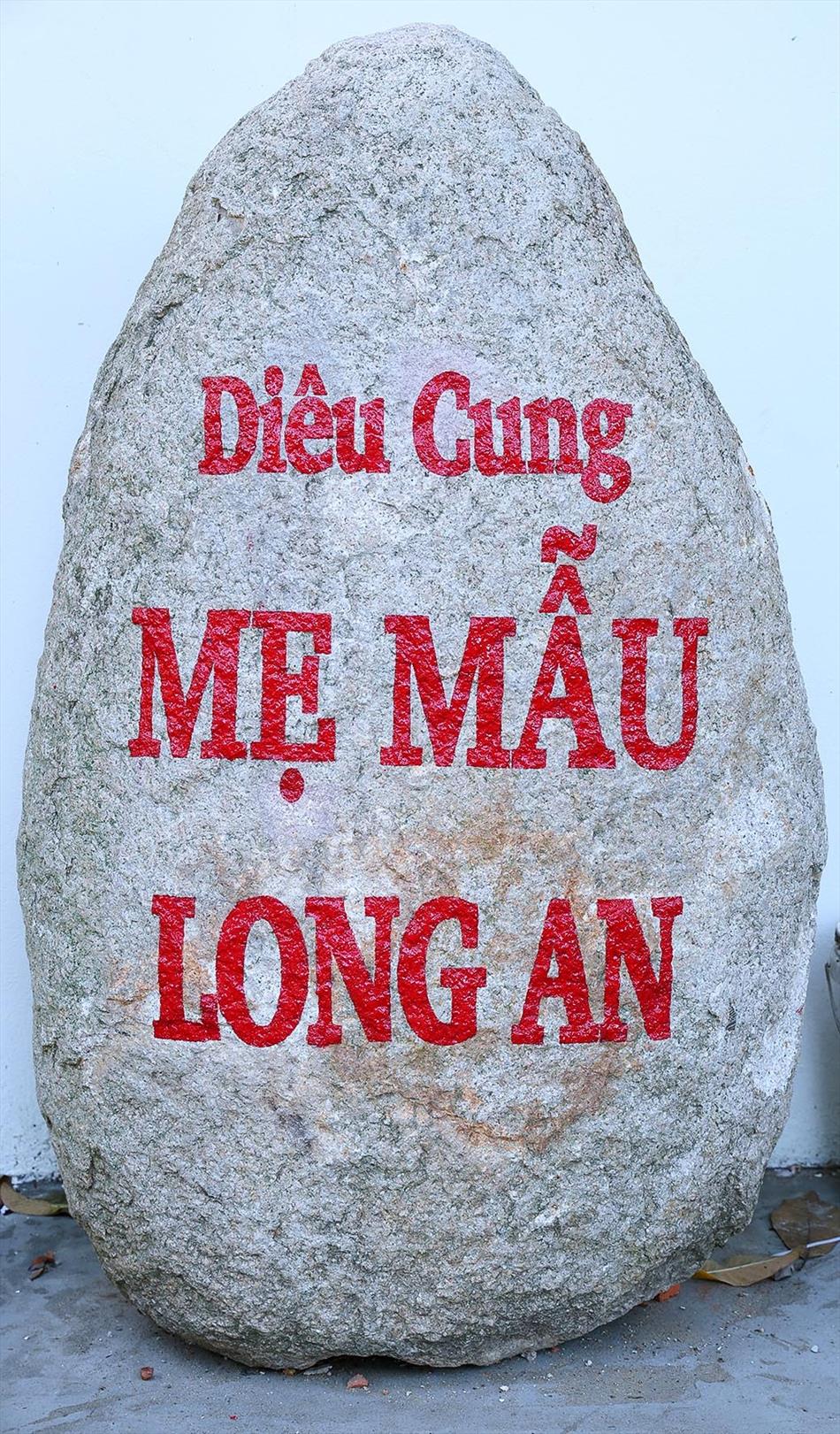 3 TÔN TẠO VÀ TRANG NGHIÊM ĐIỆN BÀ 3 TÔN TẠO VÀ TRANG NGHIÊM ĐIỆN BÀ