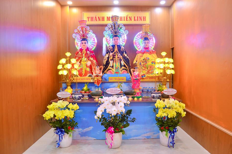3 TÔN TẠO VÀ TRANG NGHIÊM ĐIỆN BÀ 3 TÔN TẠO VÀ TRANG NGHIÊM ĐIỆN BÀ