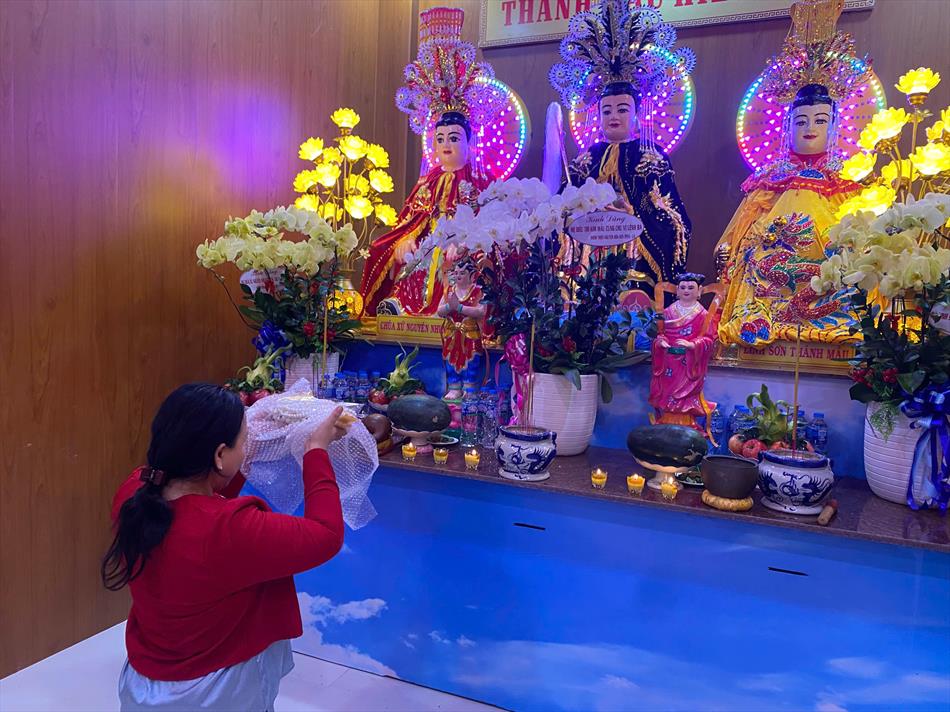 3 TÔN TẠO VÀ TRANG NGHIÊM ĐIỆN BÀ 3 TÔN TẠO VÀ TRANG NGHIÊM ĐIỆN BÀ