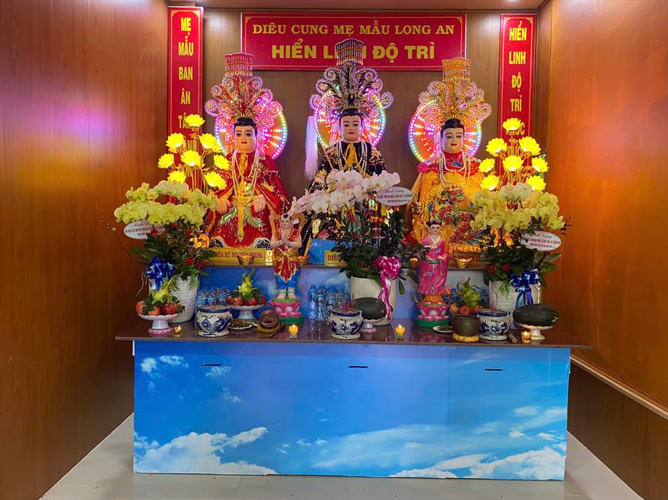 3 TÔN TẠO VÀ TRANG NGHIÊM ĐIỆN BÀ 3 TÔN TẠO VÀ TRANG NGHIÊM ĐIỆN BÀ