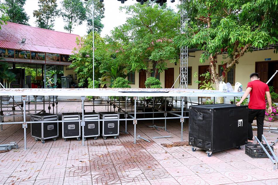 4 SÂN KHẤU 4 SÂN KHẤU
