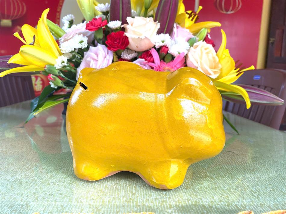 1 HEO ĐẤT MÀU VÀNG SẴN SÀNG 1 HEO ĐẤT MÀU VÀNG SẴN SÀNG