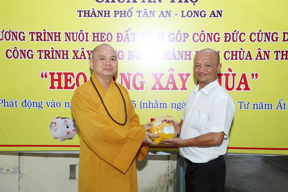 2 TẶNG HEO NGÀY PHẬT ĐẢN 2 TẶNG HEO NGÀY PHẬT ĐẢN