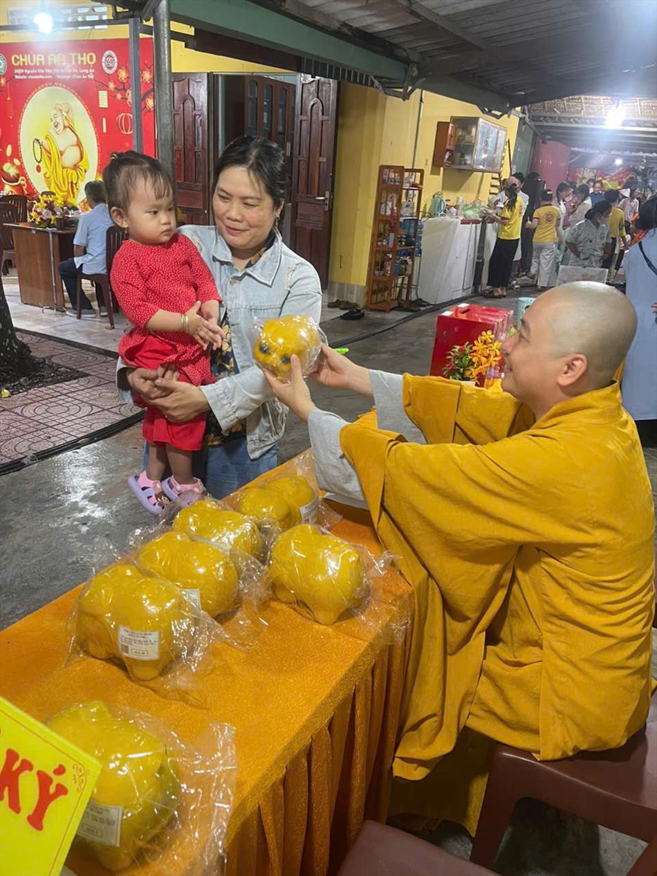 2 TẶNG HEO NGÀY PHẬT ĐẢN 2 TẶNG HEO NGÀY PHẬT ĐẢN