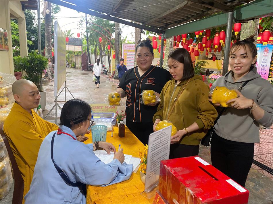 2 TẶNG HEO NGÀY PHẬT ĐẢN 2 TẶNG HEO NGÀY PHẬT ĐẢN