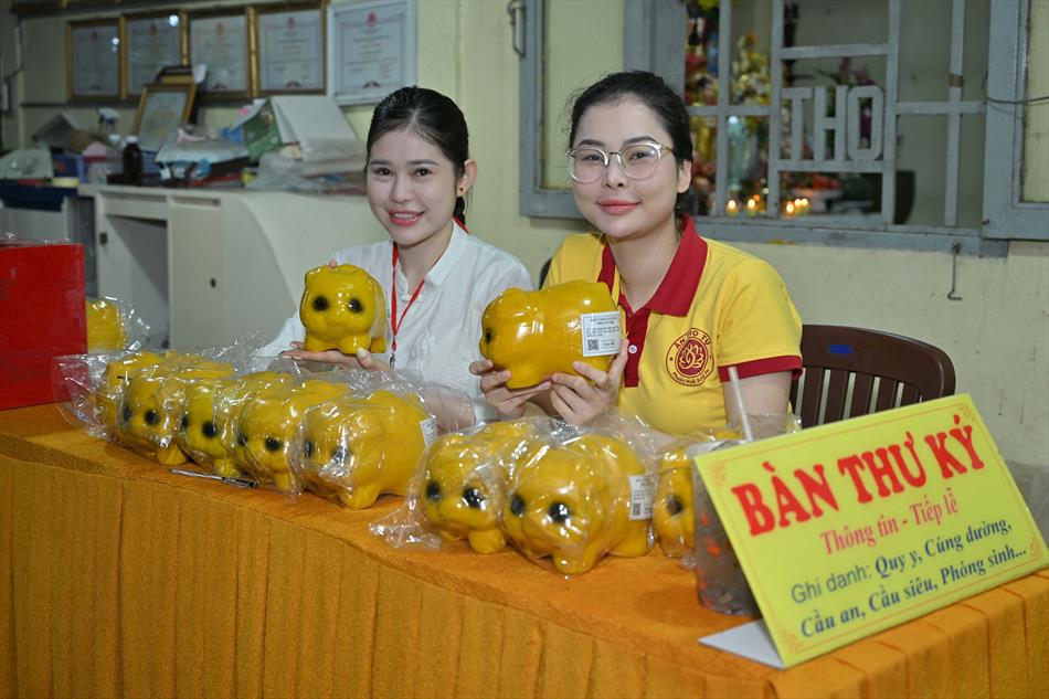 2 TẶNG HEO NGÀY PHẬT ĐẢN 2 TẶNG HEO NGÀY PHẬT ĐẢN
