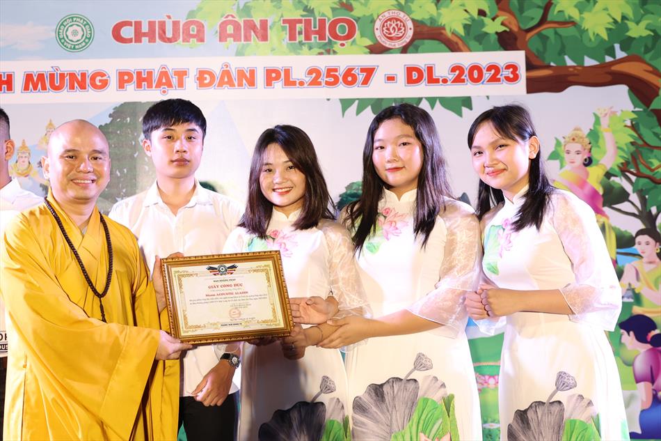 Chương trình văn nghệ trong khóa tu tuổi trẻ mùa Phật đản 2023 
