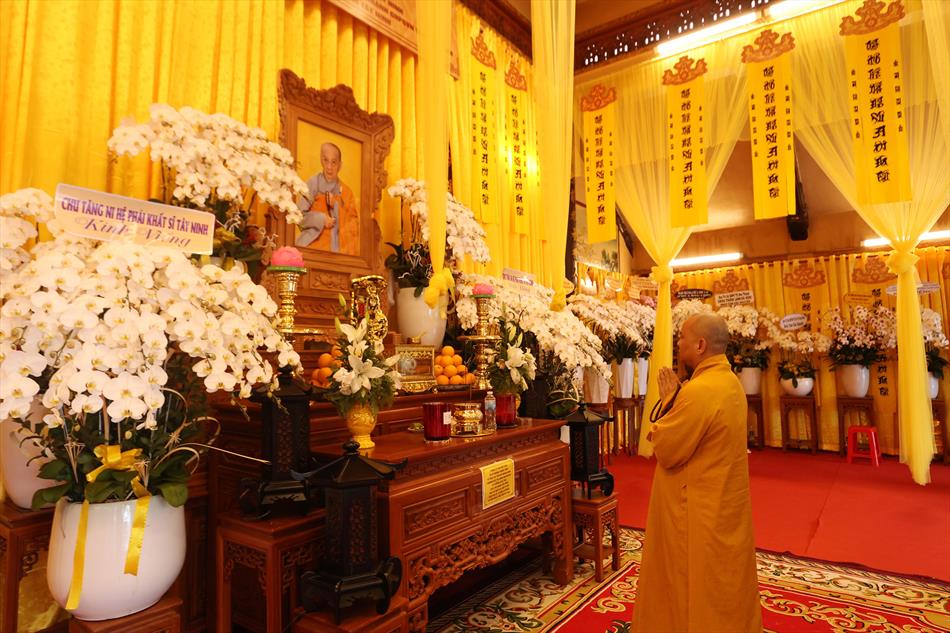 4 THẮP HƯƠNG SƯ BÀ DIỆU NGHĨA, THĂM CHÙA BÀ 4 THẮP HƯƠNG SƯ BÀ DIỆU NGHĨA, THĂM CHÙA BÀ