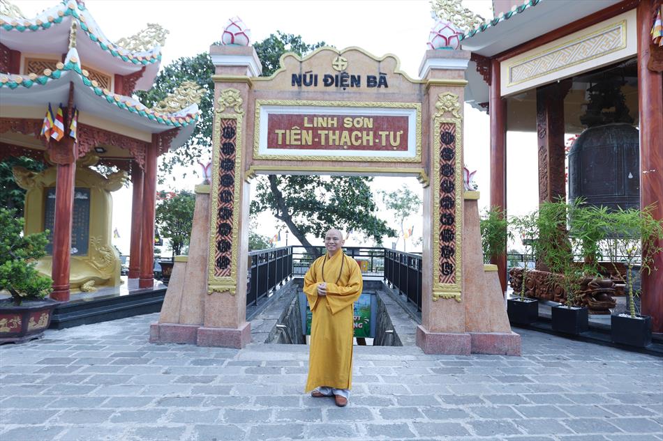 4 THẮP HƯƠNG SƯ BÀ DIỆU NGHĨA, THĂM CHÙA BÀ 4 THẮP HƯƠNG SƯ BÀ DIỆU NGHĨA, THĂM CHÙA BÀ