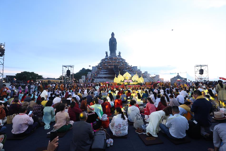 3 HOA ĐĂNG TRÊN ĐỈNH NÚI 3 HOA ĐĂNG TRÊN ĐỈNH NÚI