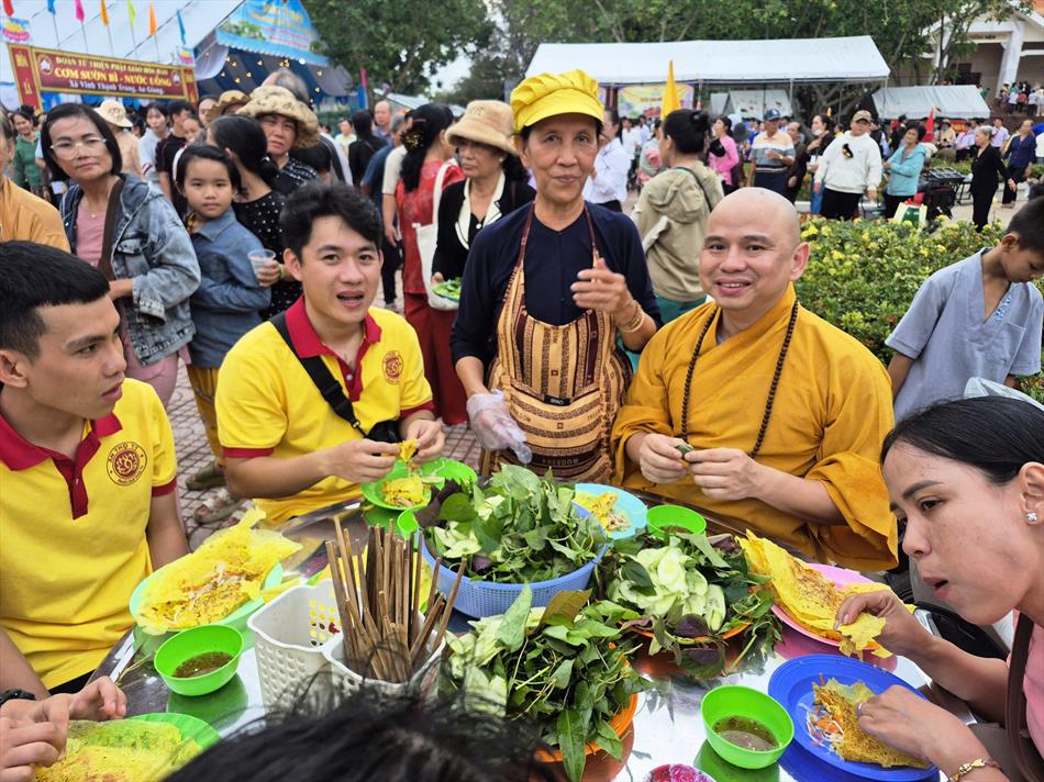 CHIÊU ĐÃI ẨM THỰC CHIÊU ĐÃI ẨM THỰC