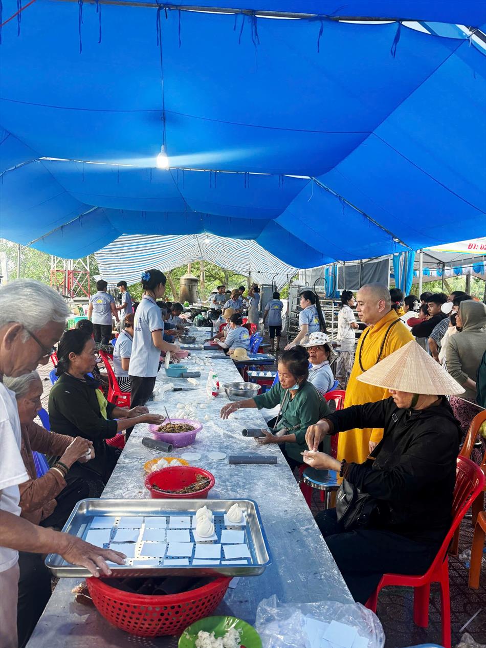 CHIÊU ĐÃI ẨM THỰC CHIÊU ĐÃI ẨM THỰC