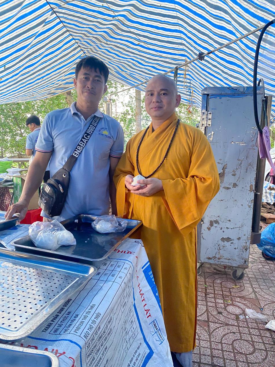 CHIÊU ĐÃI ẨM THỰC CHIÊU ĐÃI ẨM THỰC