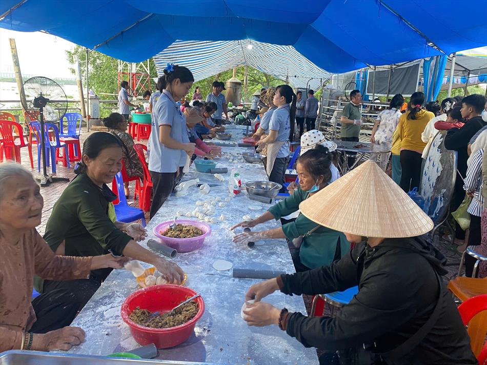 CHIÊU ĐÃI ẨM THỰC CHIÊU ĐÃI ẨM THỰC