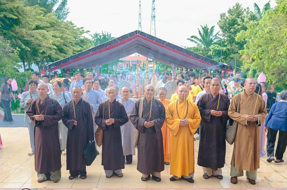 TRANG NGHIÊM LỄ CÚNG TRANG NGHIÊM LỄ CÚNG