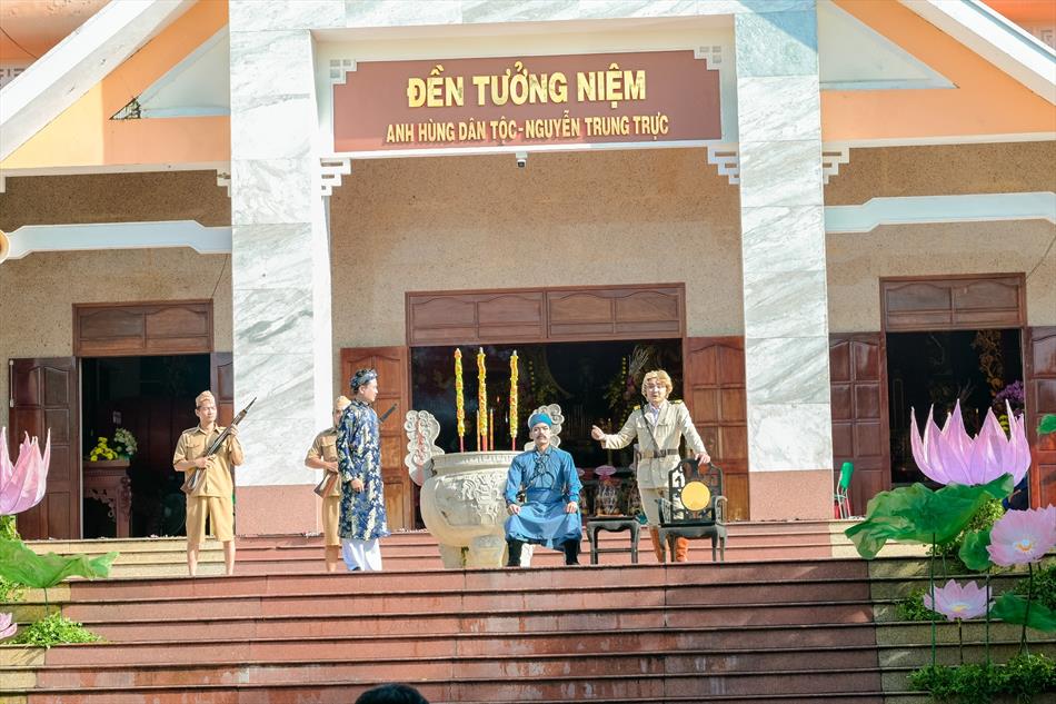 VỞ KỊCH TÁI HIỆN LỊCH SỬ VỞ KỊCH TÁI HIỆN LỊCH SỬ