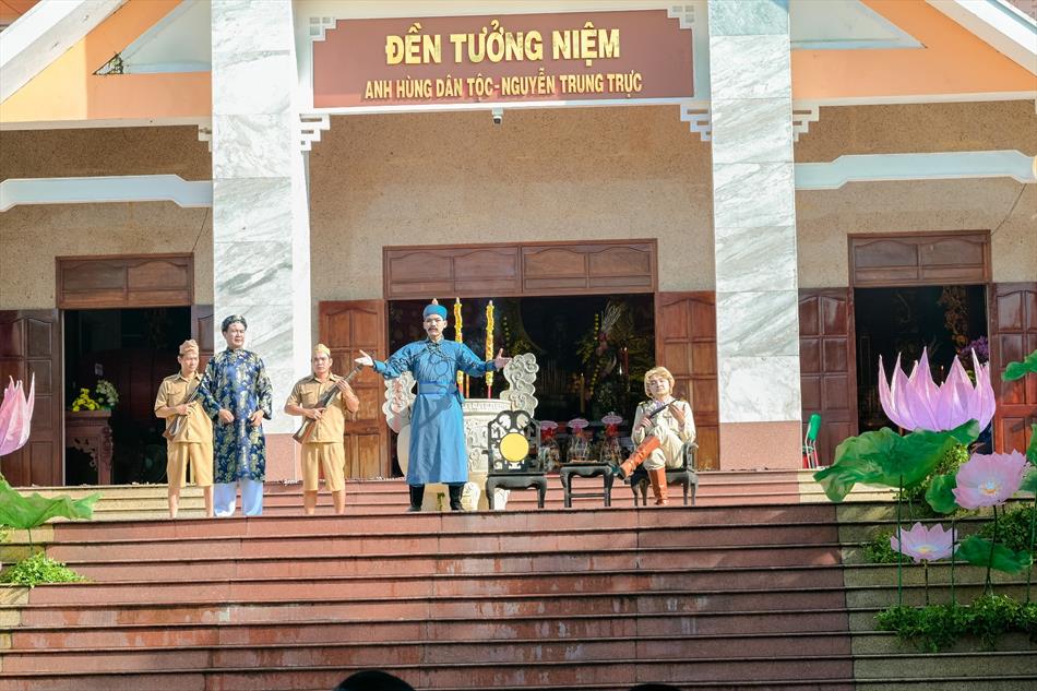 VỞ KỊCH TÁI HIỆN LỊCH SỬ VỞ KỊCH TÁI HIỆN LỊCH SỬ