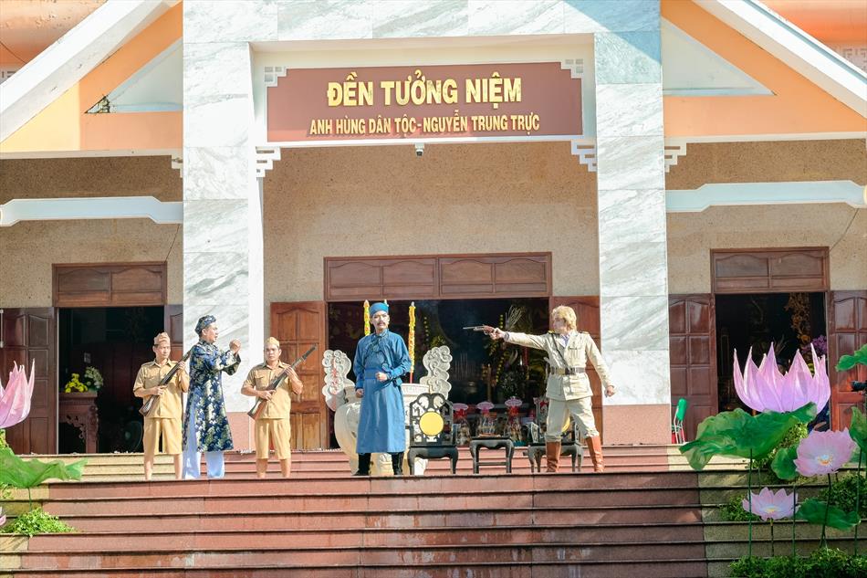 VỞ KỊCH TÁI HIỆN LỊCH SỬ VỞ KỊCH TÁI HIỆN LỊCH SỬ