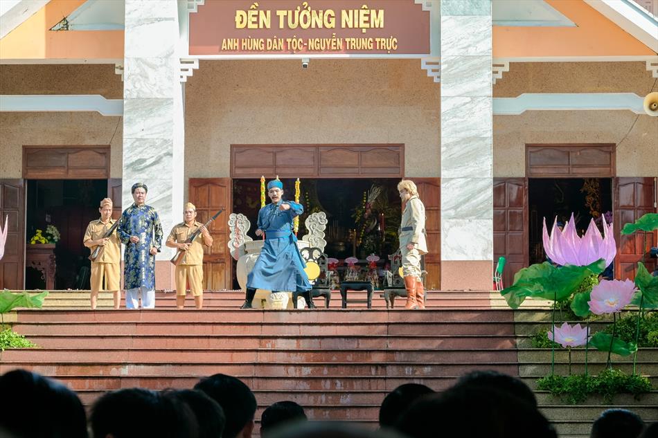 VỞ KỊCH TÁI HIỆN LỊCH SỬ VỞ KỊCH TÁI HIỆN LỊCH SỬ